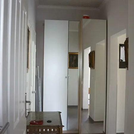 Uhland Apartment